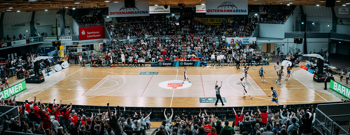 BAYER GIANTS Leverkusen – Basketball-Action in der Wilhelm-Dopatka-Halle