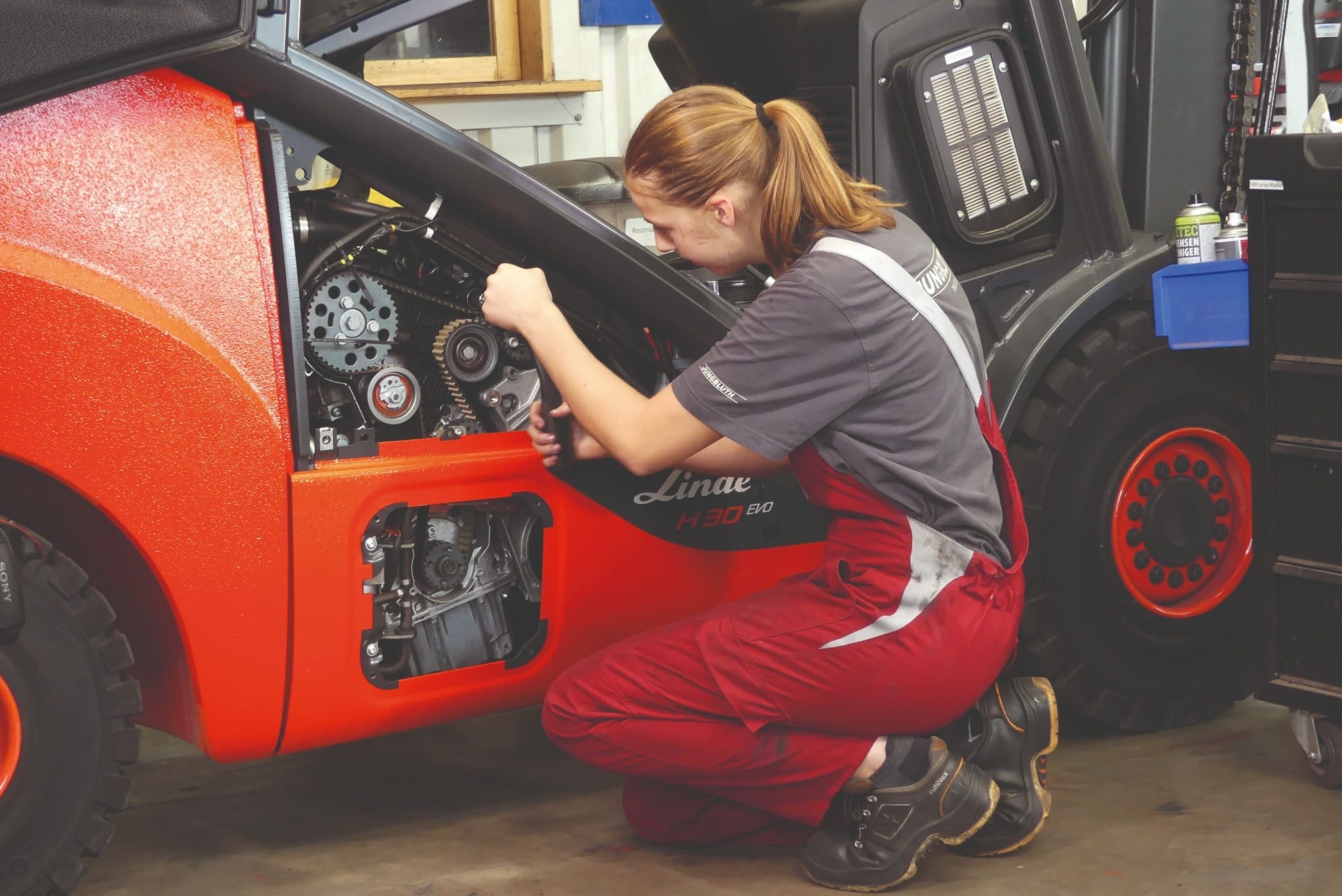 Servicetechniker bei der Arbeit